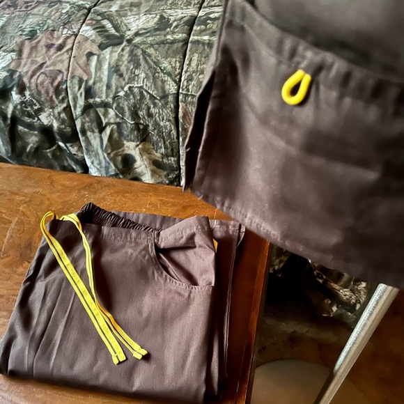 NWT WonderWink Brown Scrub Set - Picture 2 of 6